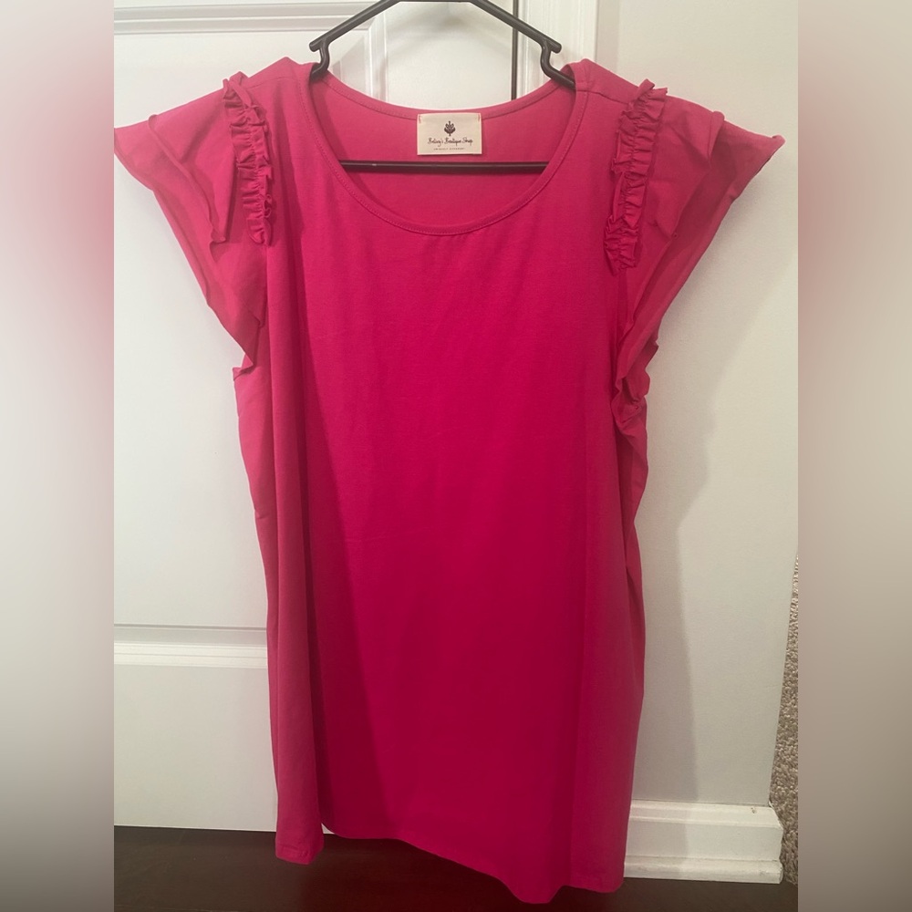 Betsey’s Boutique flutter sleeve tshirt, large
